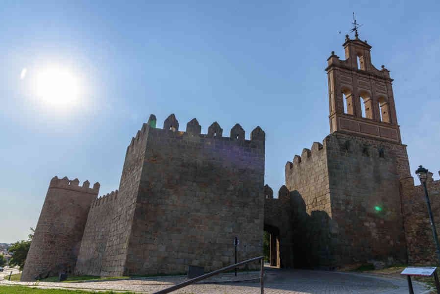 Ávila 007 - muralla - Arco del Carmen.jpg